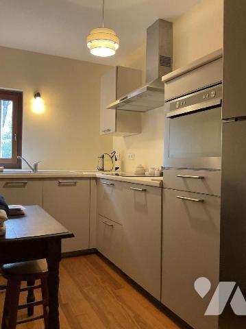 A VENDRE : Belle maison de ville en pierre avec cour intérieure composée au rez-de-chaussée : e...