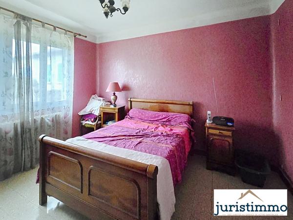 Orange (84100) Maison avec potentiel des années 1960 en R+1 sur un terrain de 431m² située Orange Sud