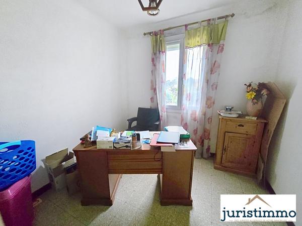 Orange (84100) Maison avec potentiel des années 1960 en R+1 sur un terrain de 431m² située Orange Sud