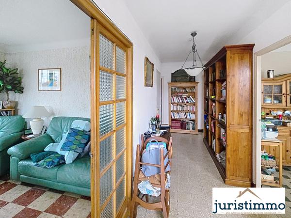 Orange (84100) Maison avec potentiel des années 1960 en R+1 sur un terrain de 431m² située Orange Sud