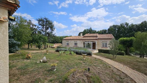 Tonneins (47400) Maison 100m² sur sous sol de 100m² avec dépendances, bergerie, ruisseau sur terrain 9400 m² arboré.