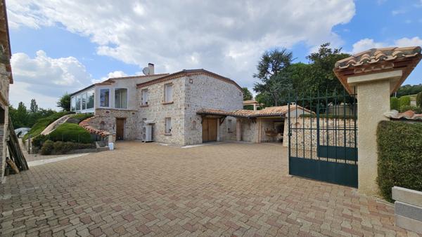 Tonneins (47400) Maison 100m² sur sous sol de 100m² avec dépendances, bergerie, ruisseau sur terrain 9400 m² arboré.