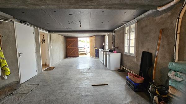 Tonneins (47400) Maison 100m² sur sous sol de 100m² avec dépendances, bergerie, ruisseau sur terrain 9400 m² arboré.