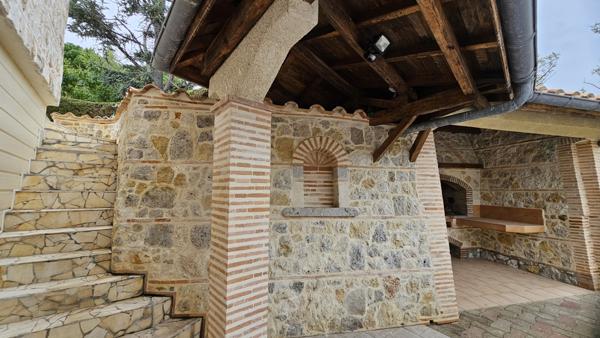 Tonneins (47400) Maison 100m² sur sous sol de 100m² avec dépendances, bergerie, ruisseau sur terrain 9400 m² arboré.