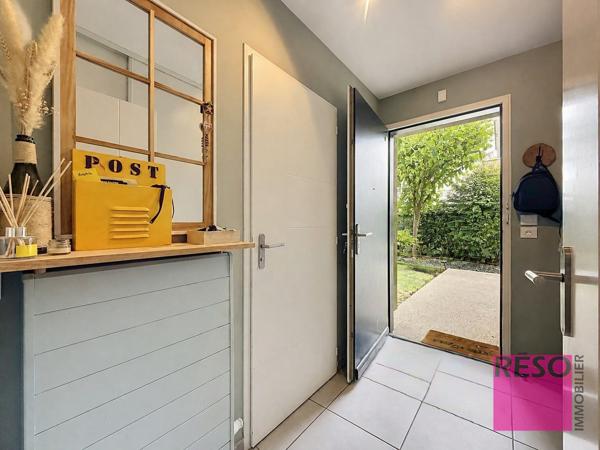 Belle maison familiale avec jardin, vue dégagée et prestations soignées