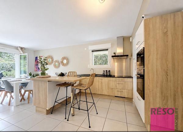 Belle maison familiale avec jardin, vue dégagée et prestations soignées