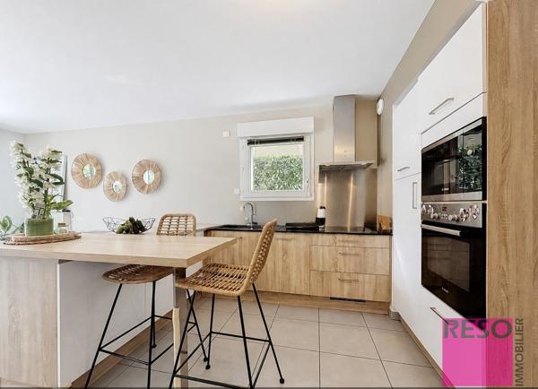Belle maison familiale avec jardin, vue dégagée et prestations soignées