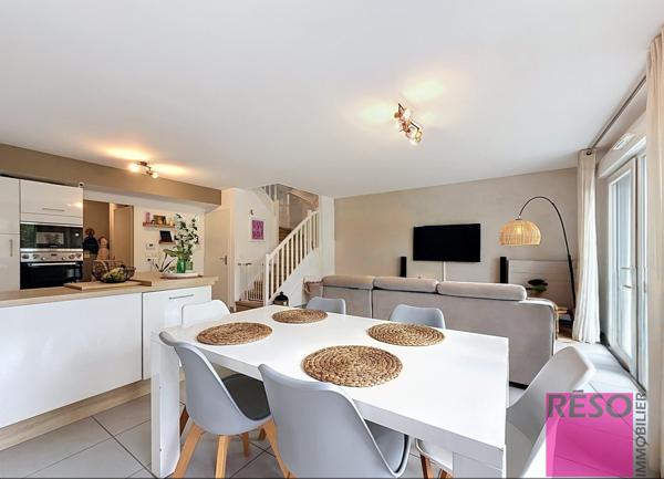 Belle maison familiale avec jardin, vue dégagée et prestations soignées