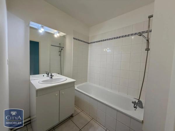 Appartement à louer 3 pièces 63.84m² Tours (37200)
