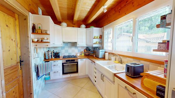 Maison Leyment 6 pièce(s) 179 m2