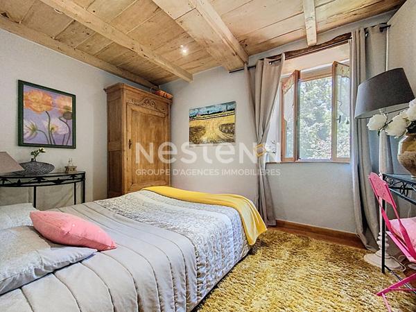 A vendre Propriété d'exception à 5minutes de Seissan avec son gite sur un terrain verdoyant et fleuri