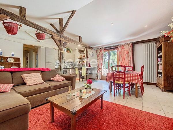 A vendre Propriété d'exception à 5minutes de Seissan avec son gite sur un terrain verdoyant et fleuri