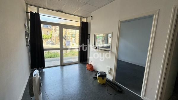 A LOUER : BUREAUX D'ENVIRON 60,98 M² - REZ DE CHAUSSÉE - CENTRE VILLE LE MANS (72)