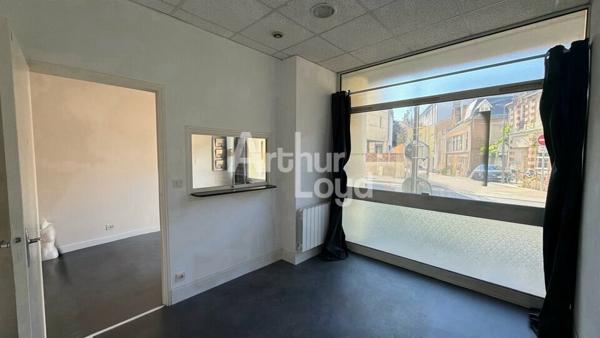 A LOUER : BUREAUX D'ENVIRON 60,98 M² - REZ DE CHAUSSÉE - CENTRE VILLE LE MANS (72)