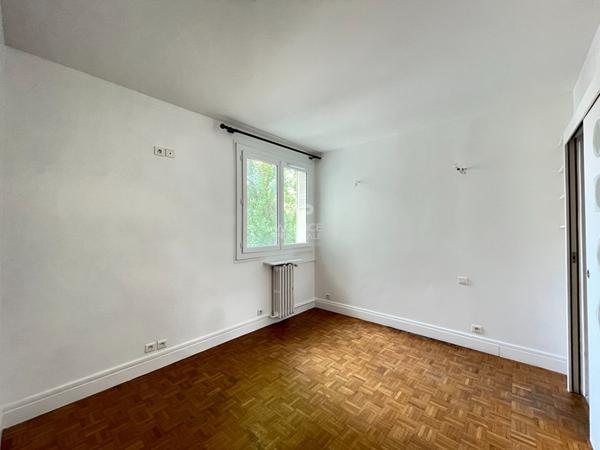 Viroflay - Spacieux 5 pièces traversant, balcon, vue dégagée et box €550 000 ** - Référence 598-CC