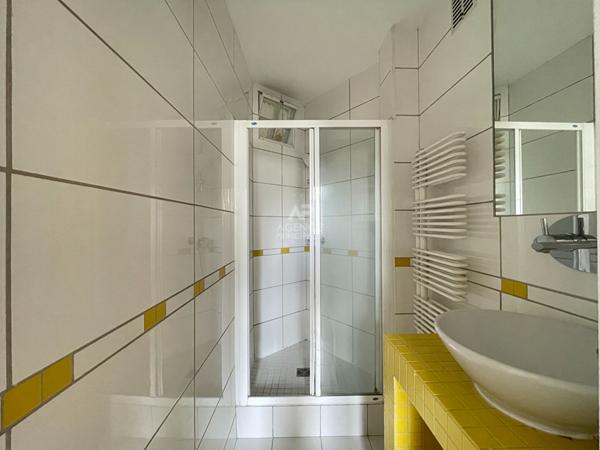 Viroflay - Spacieux 5 pièces traversant, balcon, vue dégagée et box €550 000 ** - Référence 598-CC