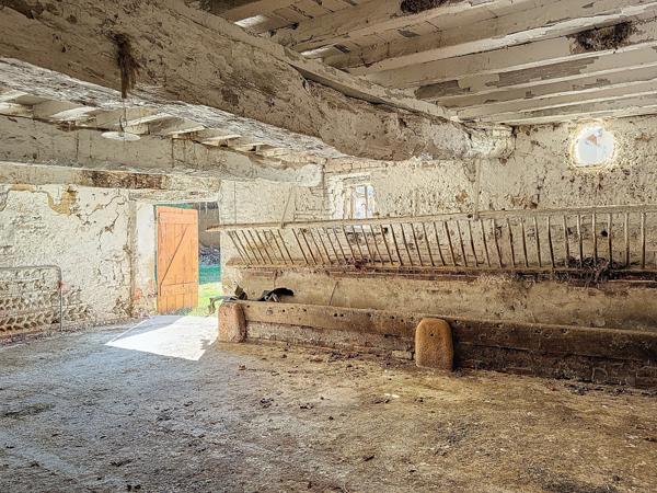 Bouligneux (01330) Grange à réhabiliter de 248m² sur 1487m² terrain dans un Cadre Naturel Exceptionnel.