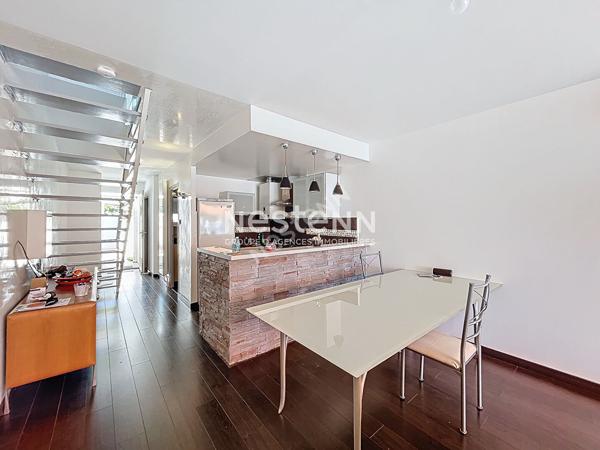 Port Camargue belle Marina Entièrement rénovée P3 Cabine en duplex de 72 m² environ