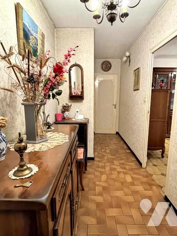 Grenoble, secteur Alpins/Alliés appartement 3P+C en étage