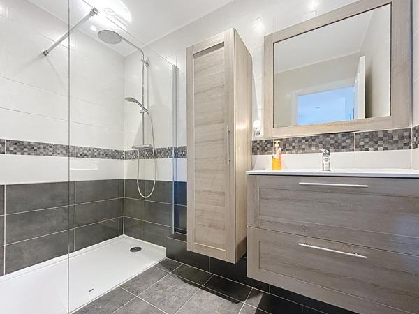 FREJUS PLAGE, APPARTEMENT 3 PIECES, TERRASSE ET CAVE