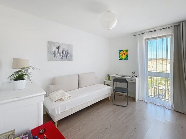 FREJUS PLAGE, APPARTEMENT 3 PIECES, TERRASSE ET CAVE