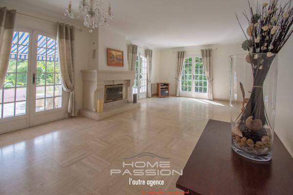 SAINT-SULPICE-DE-ROYAN - Spacieuse Maison Familiale avec Grand Terrain Boisé et Piscine