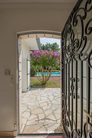 SAINT-SULPICE-DE-ROYAN - Spacieuse Maison Familiale avec Grand Terrain Boisé et Piscine