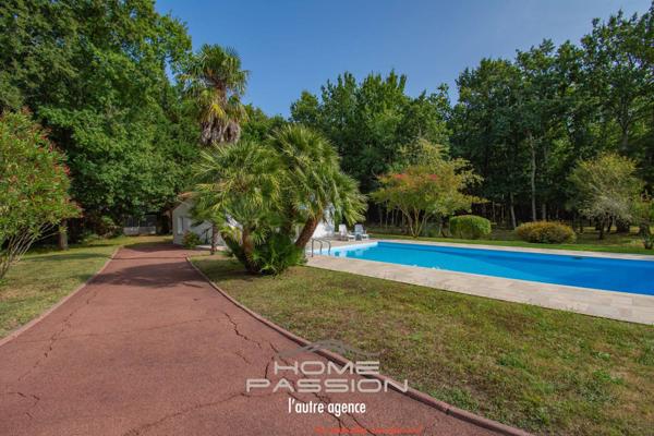 SAINT-SULPICE-DE-ROYAN - Spacieuse Maison Familiale avec Grand Terrain Boisé et Piscine