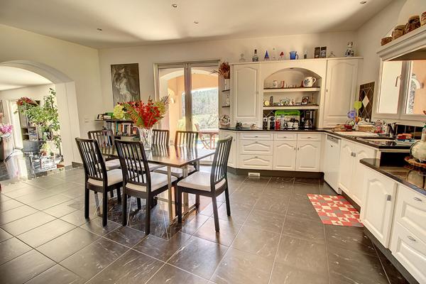 A VENDRE Maison 7 pièce(s) 325m² - DEPENDANCE - SOUS SOL - ATELIER - GARAGE - PISCINE