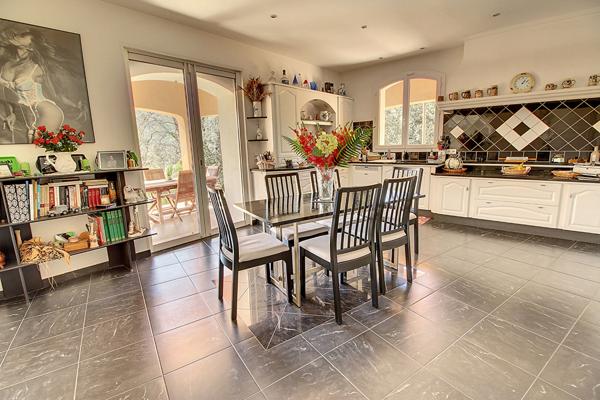 A VENDRE Maison 7 pièce(s) 325m² - DEPENDANCE - SOUS SOL - ATELIER - GARAGE - PISCINE