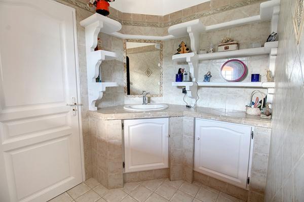 A VENDRE Maison 7 pièce(s) 325m² - DEPENDANCE - SOUS SOL - ATELIER - GARAGE - PISCINE