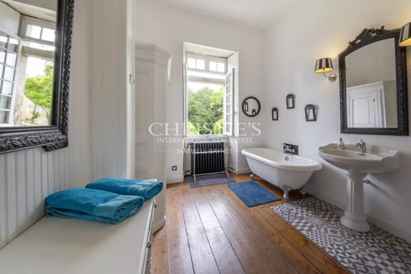 Château exceptionnel avec Dépendances près d’Angoulême