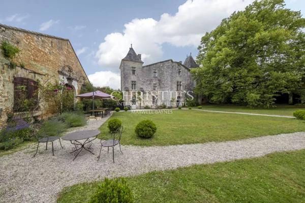 Château exceptionnel avec Dépendances près d’Angoulême