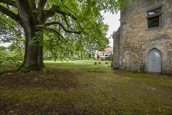 Château exceptionnel avec Dépendances près d’Angoulême