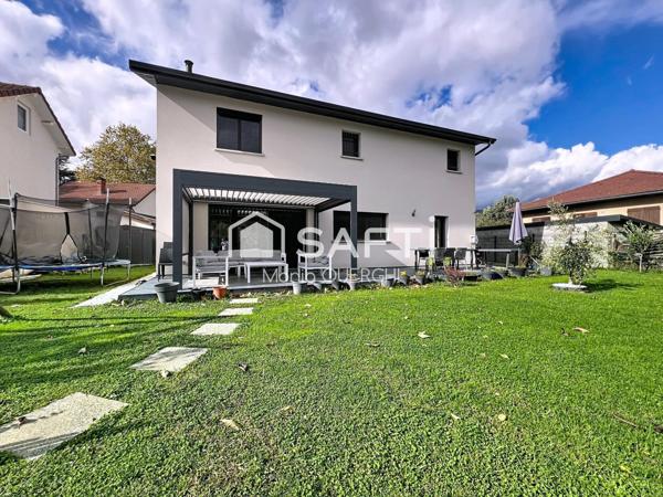 Maison récente, très bonne  prestations, idéale pour une famille.