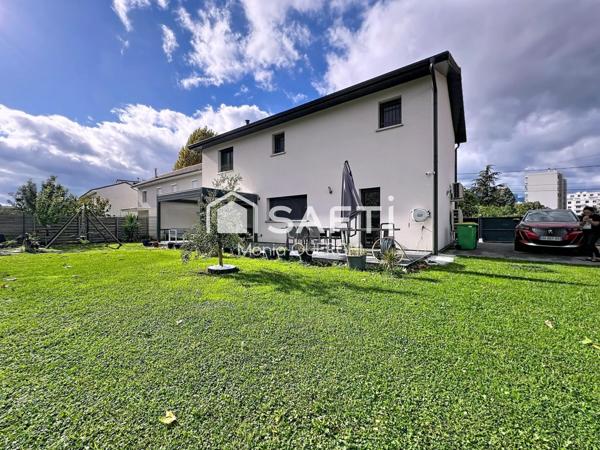 Maison récente, très bonne  prestations, idéale pour une famille.