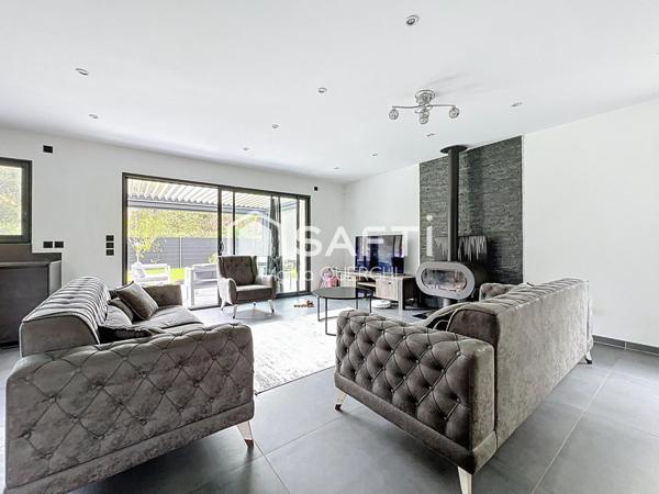 Maison récente, très bonne  prestations, idéale pour une famille.