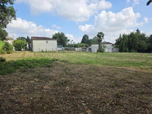 Terrain à vendre 53 900 € Jonzac 489 m² DPE