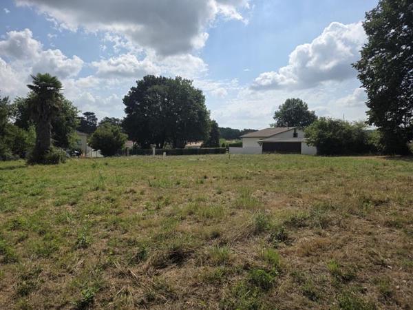 Terrain à vendre 53 900 € Jonzac 489 m² DPE