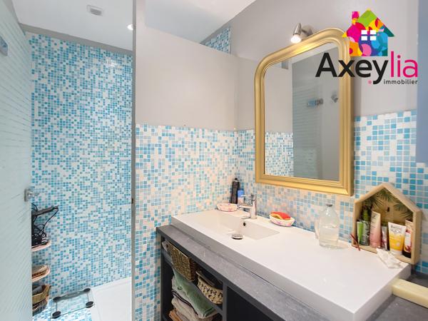 Roanne (42300) A VENDRE - ROANNE BORDS DE LOIRE - MAISON RÉNOVÉE AVEC GRANDE TERRASSE ET STATIONNEMENT PRIVATIF