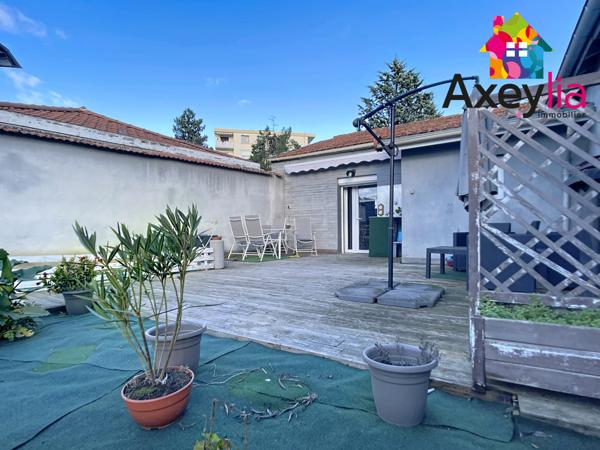 Roanne (42300) A VENDRE - ROANNE BORDS DE LOIRE - MAISON RÉNOVÉE AVEC GRANDE TERRASSE ET STATIONNEMENT PRIVATIF