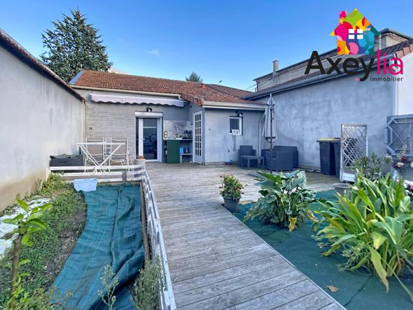 Roanne (42300) A VENDRE - ROANNE BORDS DE LOIRE - MAISON RÉNOVÉE AVEC GRANDE TERRASSE ET STATIONNEMENT PRIVATIF