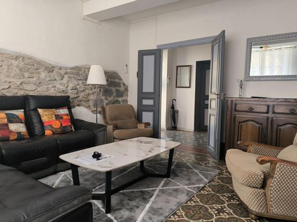 LEZIGNAN CORBIERE , GRANDE MAISON T 6 AVEC GITE