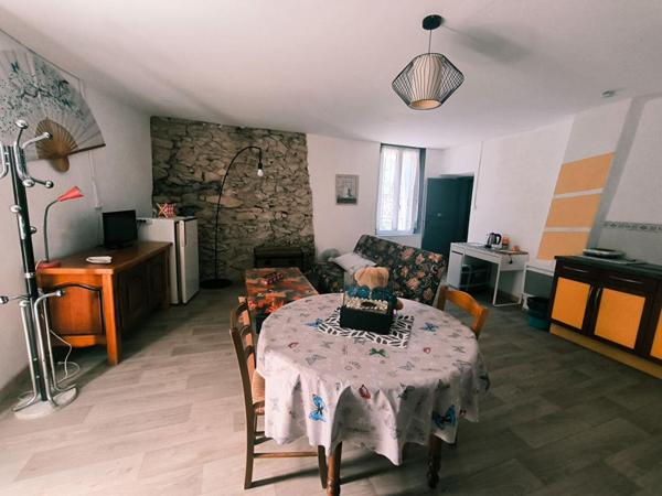 LEZIGNAN CORBIERE , GRANDE MAISON T 6 AVEC GITE