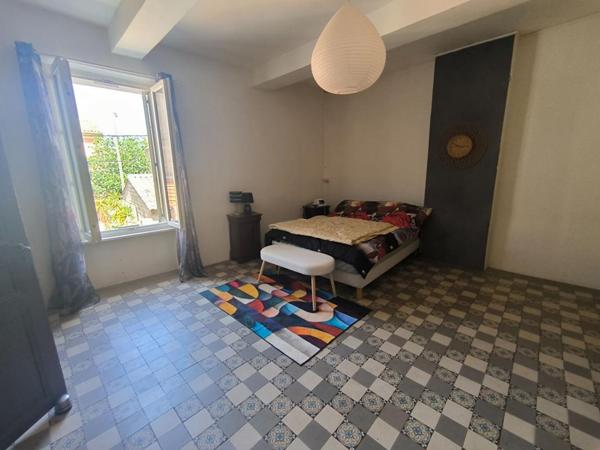 LEZIGNAN CORBIERE , GRANDE MAISON T 6 AVEC GITE