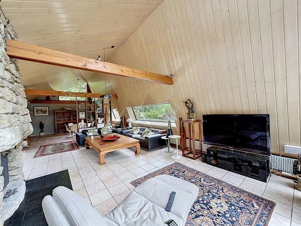 A VENDRE QUIMPER PROPRIETE AVEC PARC ET PISCINE 25 000 m2
