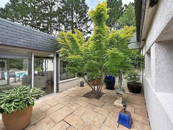 A VENDRE QUIMPER PROPRIETE AVEC PARC ET PISCINE 25 000 m2