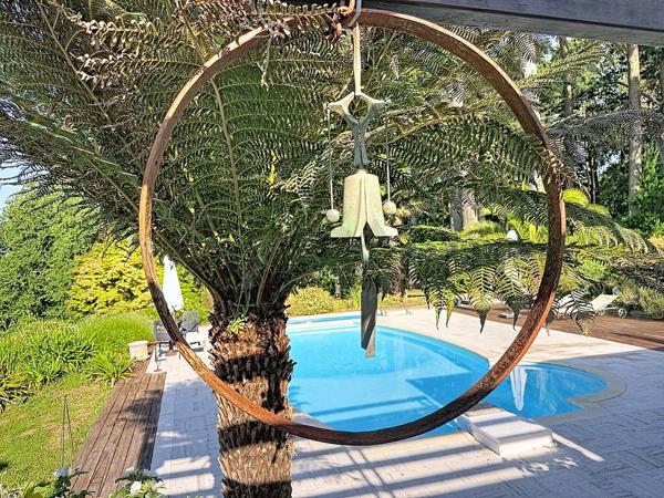 A VENDRE QUIMPER PROPRIETE AVEC PARC ET PISCINE 25 000 m2