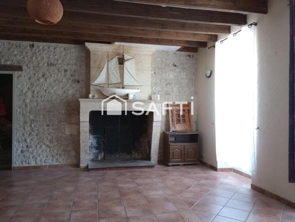 Maison familiale, non mitoyenne avec Granges attenantes et jardin clos