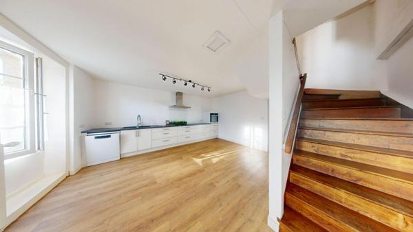 Maison en pierre familiale ? Charme, espace et emplacement privilégié !